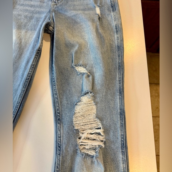 Hollister Light Blue Distressed Ultra High Rise Mom Jeans Size 9L Excellent Cond - Picture 4 of 12